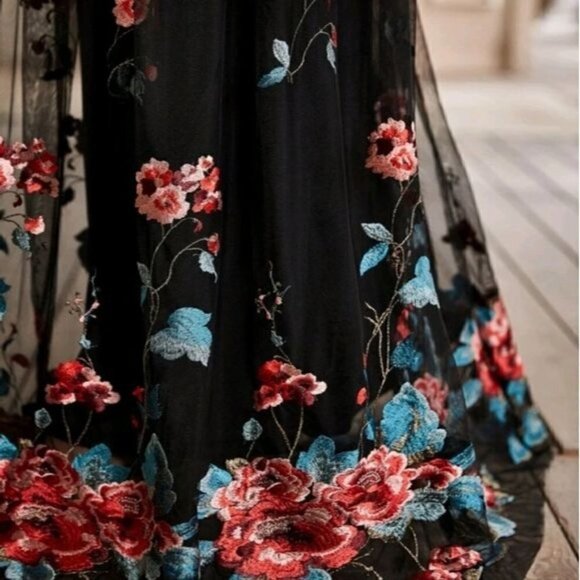 BLACK GLAMOROUS FLORAL EMBROIDERED MAXI PREMIUM QUALITY AND BRAND - Picture 7 of 9